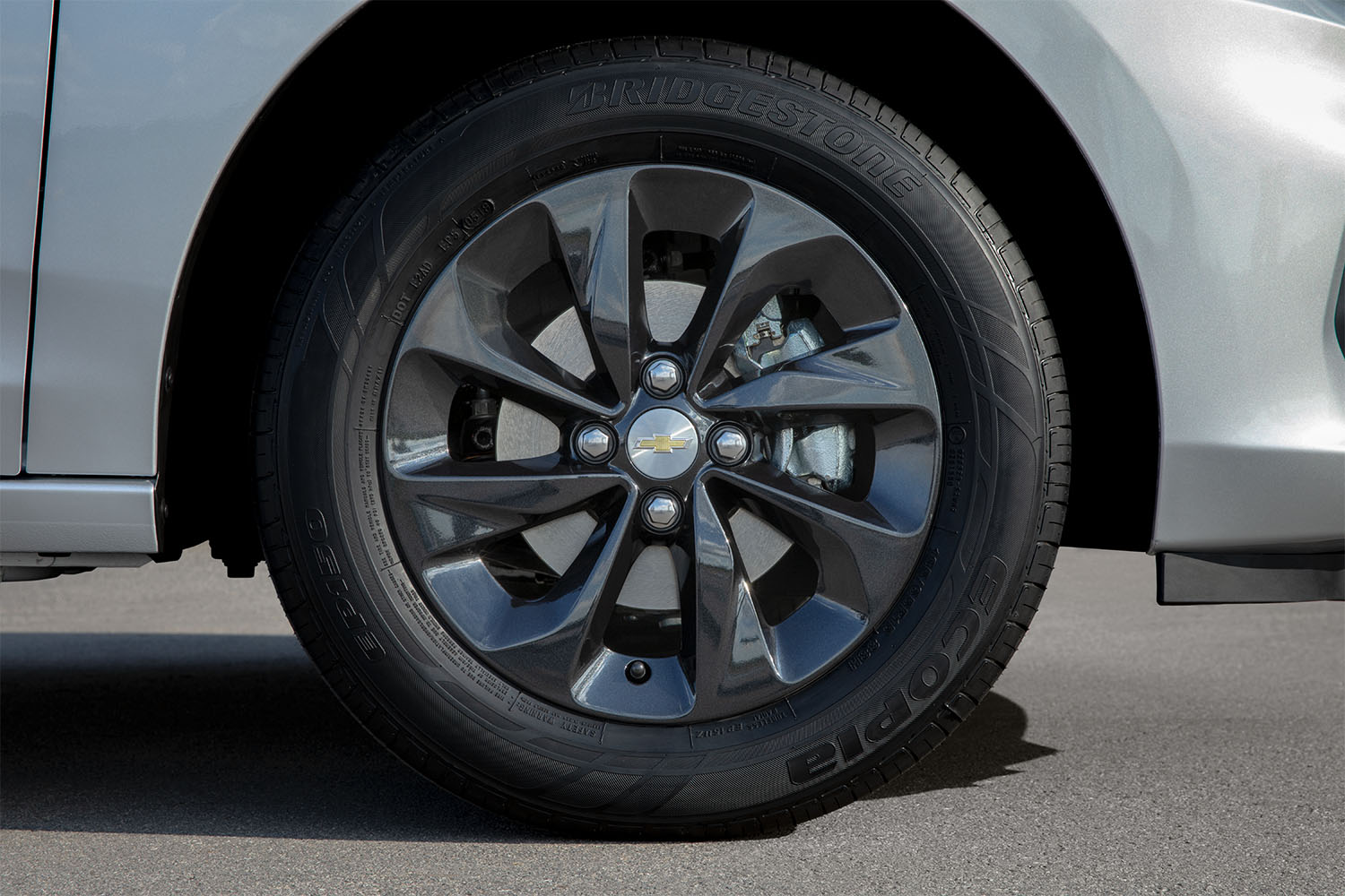 Rines deportivos Chevrolet con llantas Bridgestone Ecopia