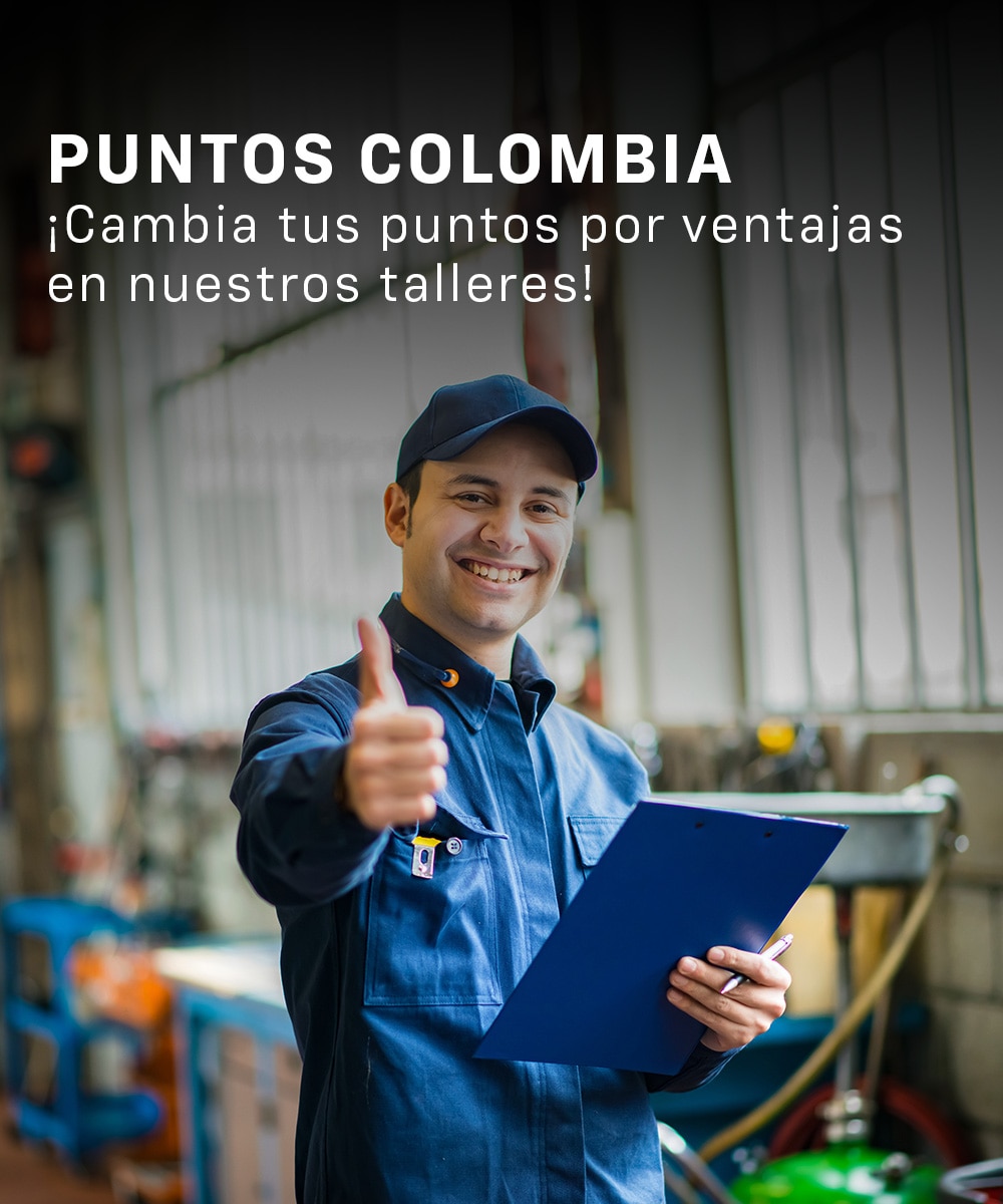 Mecánico sonriente en un taller Chevrolet promocionando el canje de Puntos Colombia