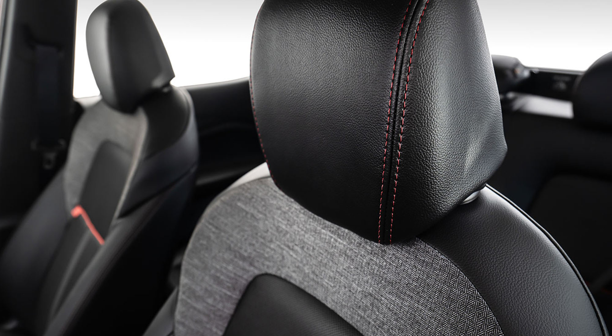 Chevrolet Montana RS interior: seguridad y practicidad